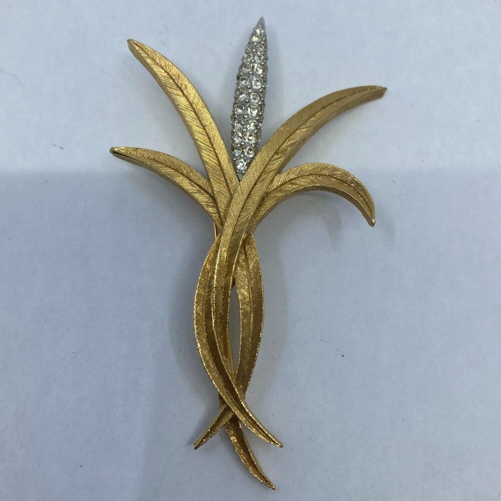 Vtg BOUCHER brushed gold tone rhinestone cattail brooch